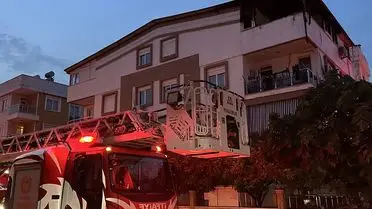 Kepez’de Çatı Yangını: İki Yaralı ve Dumanla Mücadele