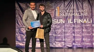 Bafra Genç Şair Emre Öztürk, Samsun Şiir Yarışmasında Altın Madalya Kazandı