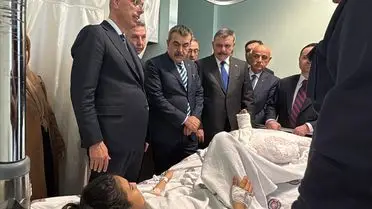 Bakanların hastane ziyaretinden bir kare