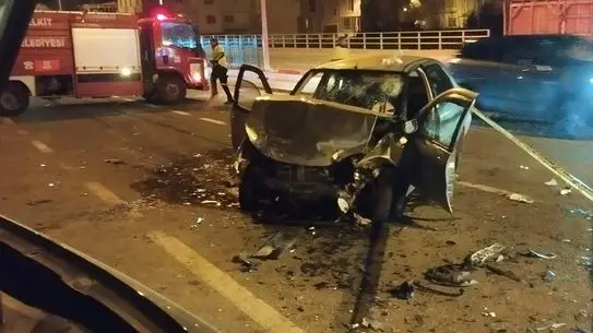 Kelkit'te Şiddetli Çarpışma: 3 Kişi Hastaneye Kaldırıldı