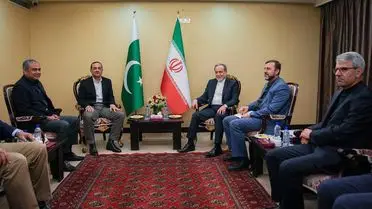 İran Dışişleri Bakanı Erakçi, Pakistan Genelkurmay Başkanı Munir ile Tahran’da Kritik Görüşme Gerçekleştirdi