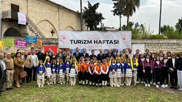 Tarsus’ta Turizm Haftası Coşkusu: Şiir, Bando ve Halk Oyunları