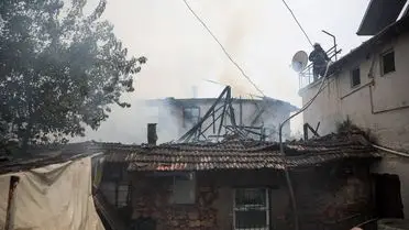 Antalya'da Ev Yangını: Komşular 10 ve 7 Yaşındaki Kız Kardeşleri Kurtardı