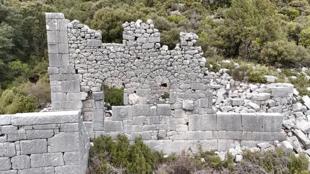 Kazı ekibi çalışırken