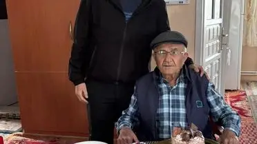 Çivril'de 91 Yaşındaki Hidayet Erday’a Sıra Dışı Sürpriz Doğum Günü Kutlaması