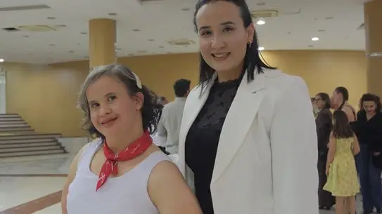 Mersin'de Ekranlandı: Down Sendromlu Ressam Ayla Sökemen'in "Çocuklar Gibi" Belgeseli