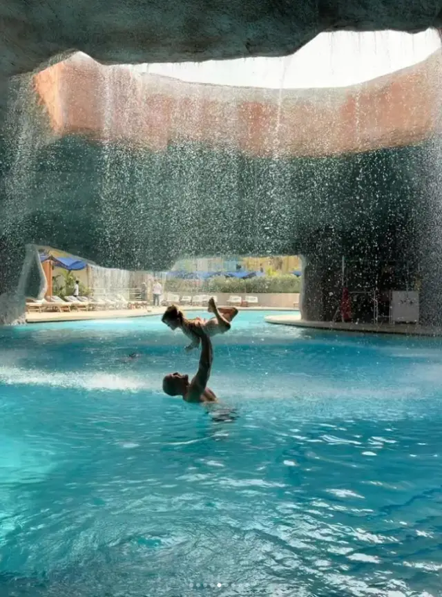 Jason Statham ve çocukları bisiklet