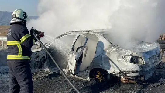 Siirt'te Seyir Halindeyken Alev Alan Otomobil Kullanılamaz Hale Geldi