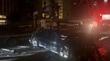 Şişli'de Lüks Araç Kontrolünü Kaybetti, Bariyere Çarptı: 3 Yaralı