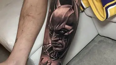 Manchester City kalecisi Gianluigi Donnarumma, ayağında Batman dövmesiyle dikkat çekti