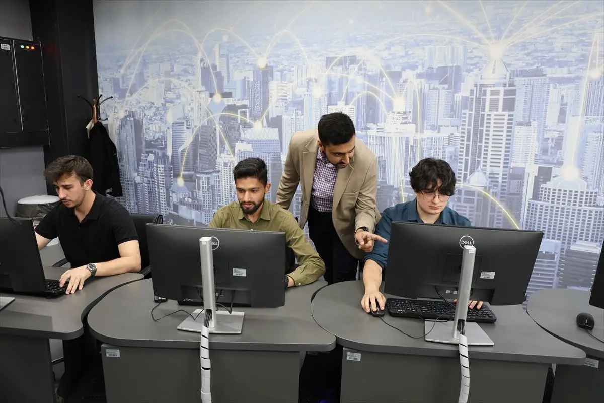 Sivas Bilim ve Teknoloji Üniversitesi, Huawei ICT Yarışması'nda Avrupa Şampiyonluğunu Kazandı