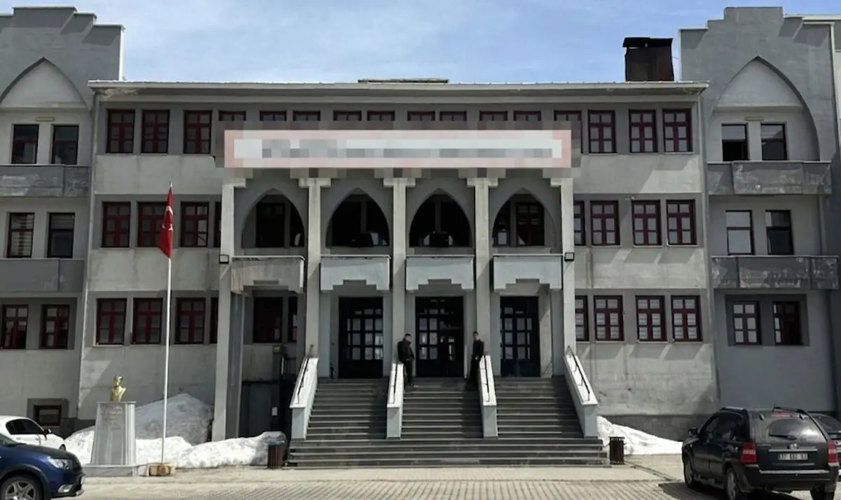 Yüksekova okulunda güvenlik ekipleri