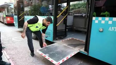 Antalya Büyükşehir Belediyesi, Otobüs Duraklarında Güvenlik Denetimini Derinleştiriyor