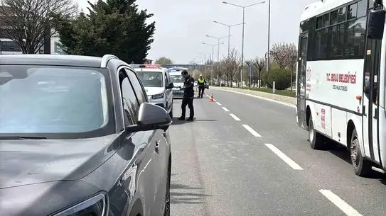 Bolu'da 87 Yaşındaki Adam D-100'de Cipine Çarpıldı, Ağır Yaralandı