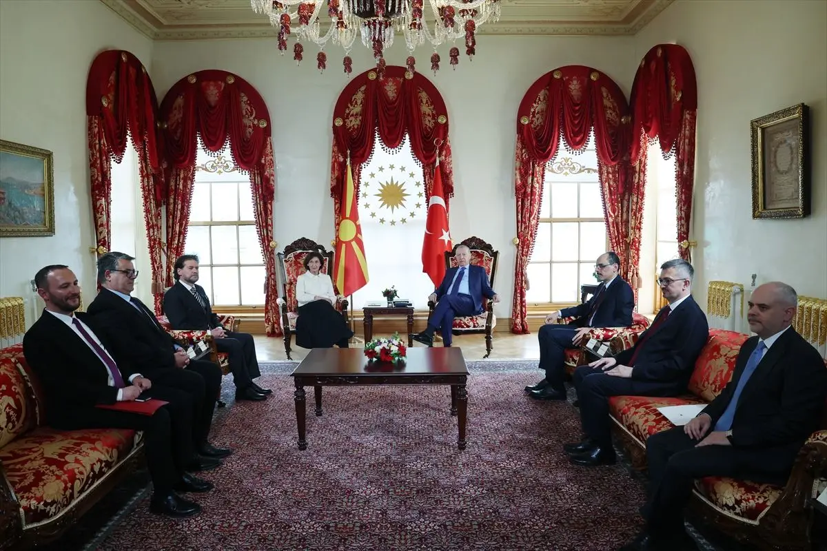 Dolmuşahçe’de Erdoğan ve Siljanovska‑Davkova görüşüyor