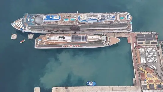 Kuşadası'na 5.300 Turist Çekti: Sun Princess ve Viking Vesta Gemileri Şehrin Turizm Gelirini Katladı