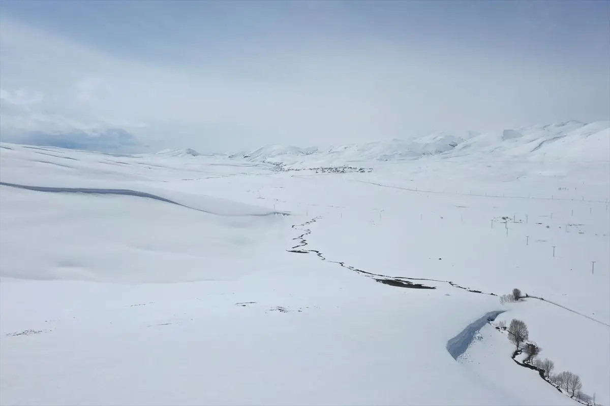 Ağrı Dağları Nisan’da Beyaz Bir Cennet Haline Geldi