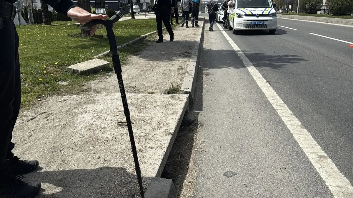 Bolu’da 87 Yaşındaki Yaya Çöp Torbası Çarpmasıyla Ağır Yaralandı