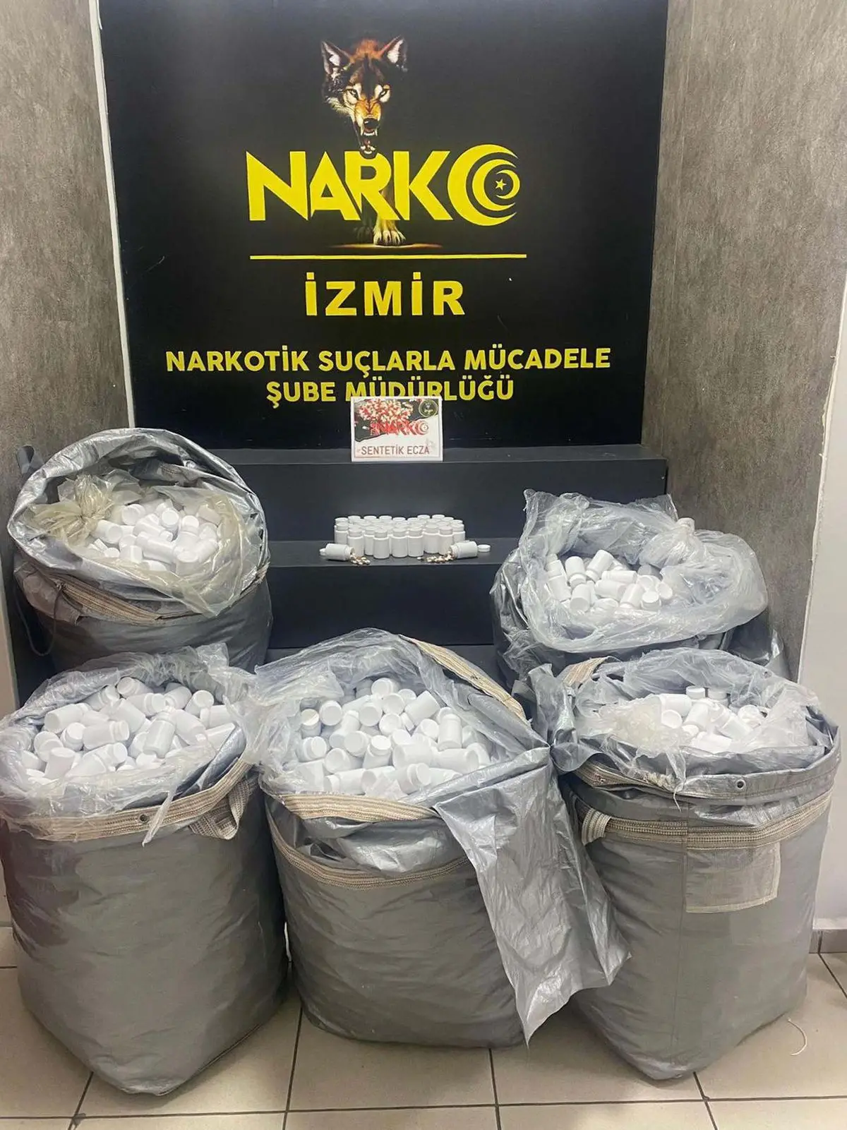 İzmir'in Kemalpaşa İlçesinde 156 Bin 600 Sentetik Hap Ele Geçirildi