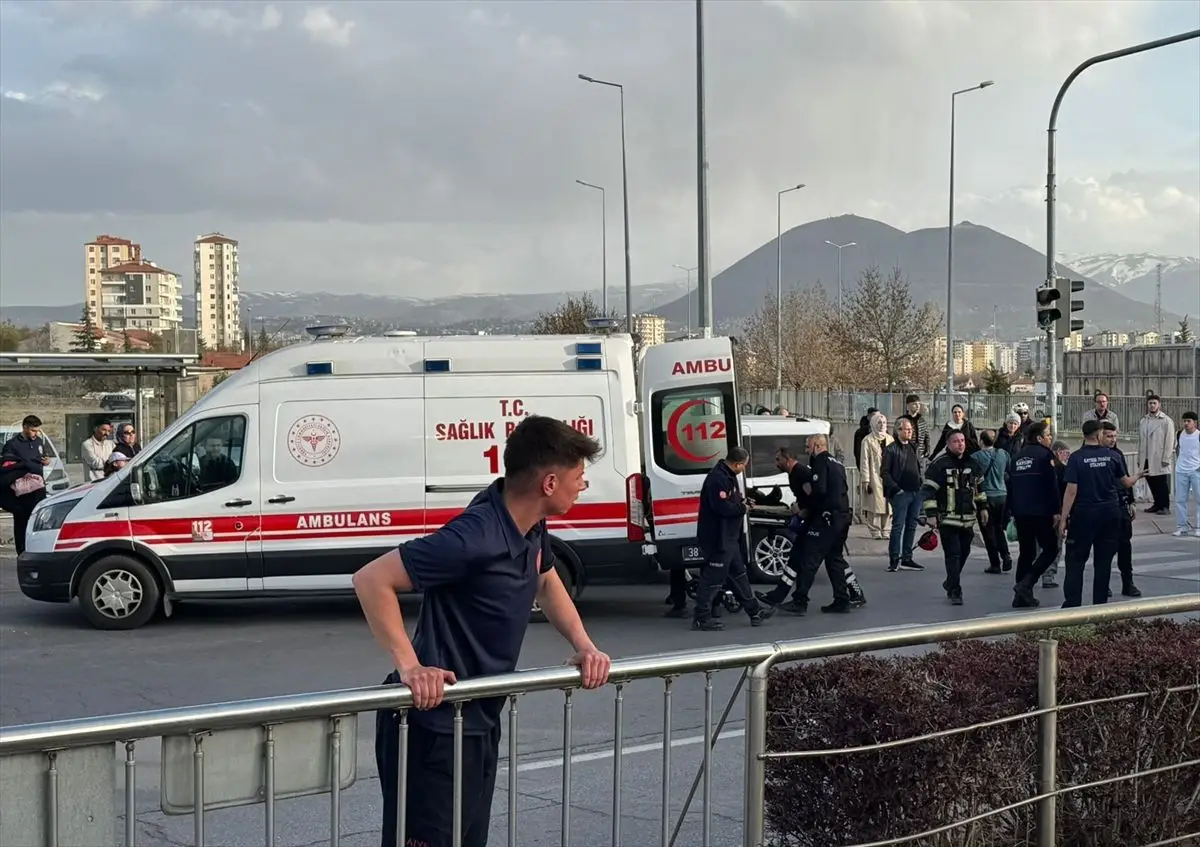 Kayseri'de tramvay kazası sonrası yaralanan kadın