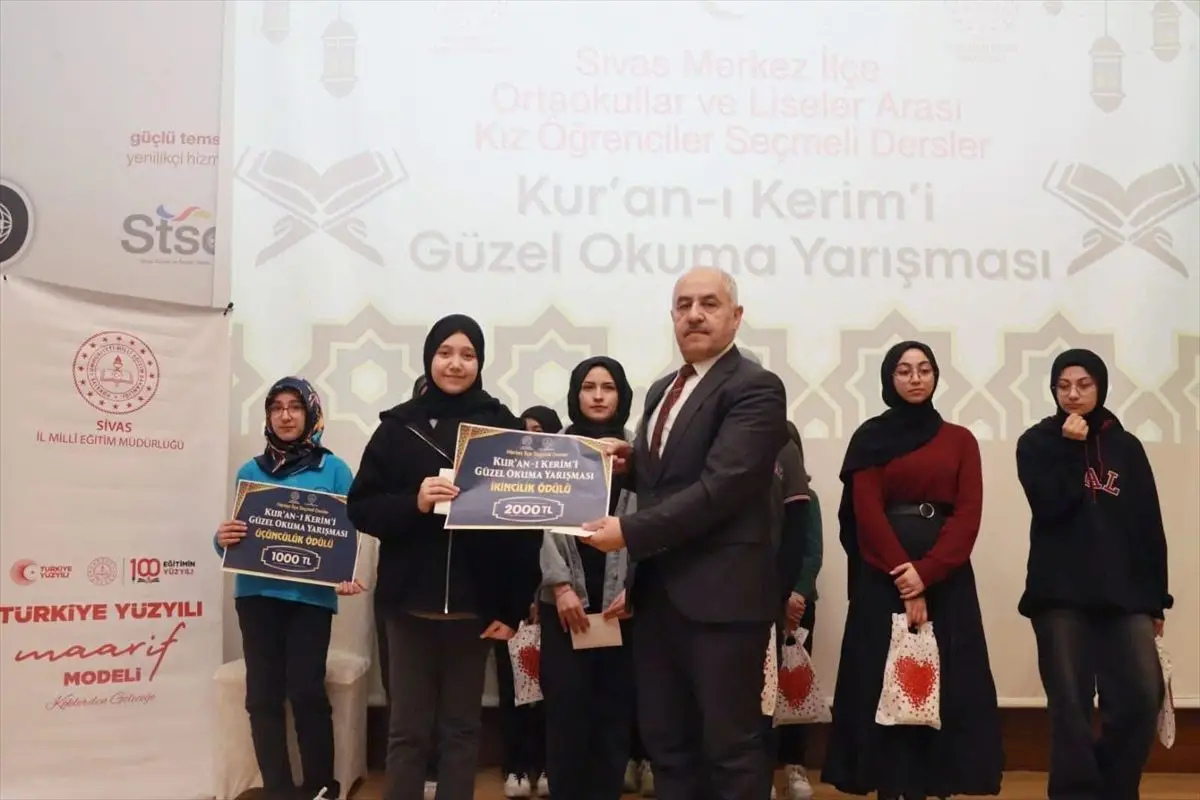 Sivas'ta Öğrenciler Arasında Kur'an-ı Kerim Okuma Yarışması Coşku Yarattı