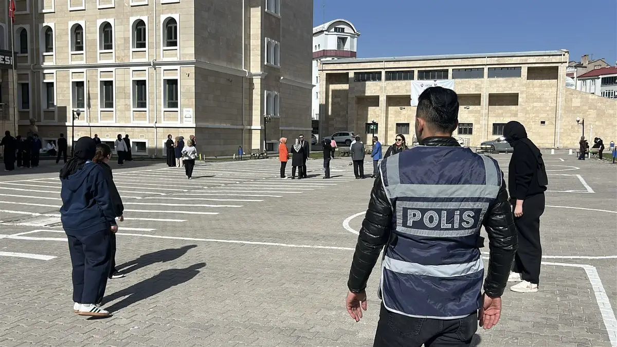 Sivas’ta Okul Çevresinde Güvenlik Önlemleri Güçlendirildi