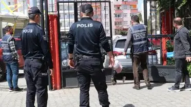 Bursa’da Okul Saldırısı Planlayan İki Şüpheli Tutuklandı, Evlerinde Çeşitli Silahlar Ele Geçirildi