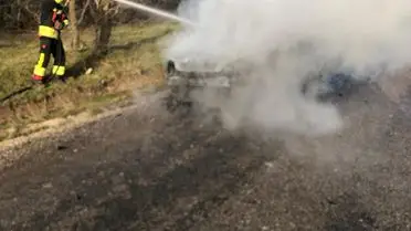 Ladik'te Seyir Halindeki Araçta Çıkan Yangın İtfaiye Tarafından Hızlıca Söndürüldü