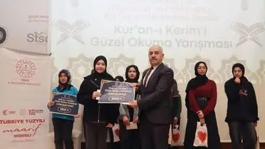 Sivas'ta Öğrenciler Arasında Kur'an-ı Kerim Okuma Yarışması Coşku Yarattı