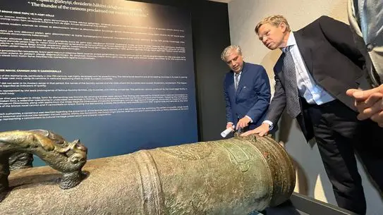 İzmir'de Hollanda'dan Gelen 17. Yüzyıl Bronz Gemi Topu Sergileniyor