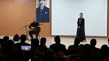 Suşehri'nde Nefes Tiyatrosu Seyirciyle Buluştu