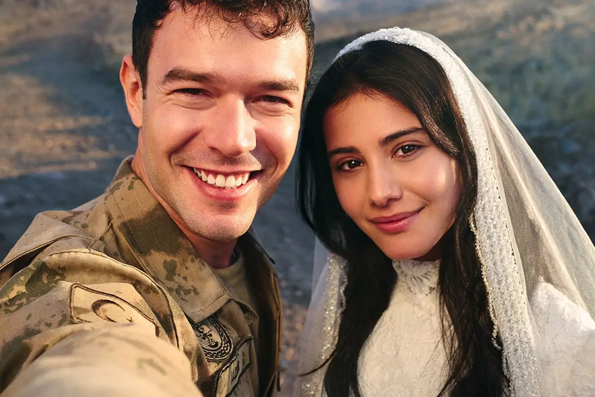Aytaç Şaşmaz ve Helin Kandemir set fotoğrafı