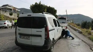 Alanya’da Refüje Çarpan Otomobil Devrildi, 1 Yaralı