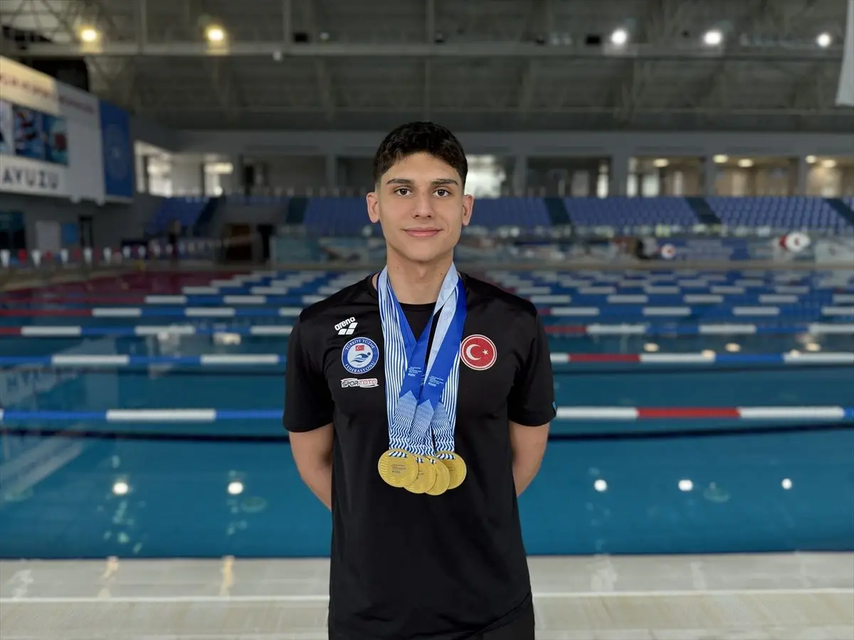 Emre Onuş, Çekya'da Dört Altın Madalya ile Tarihe Yazdı