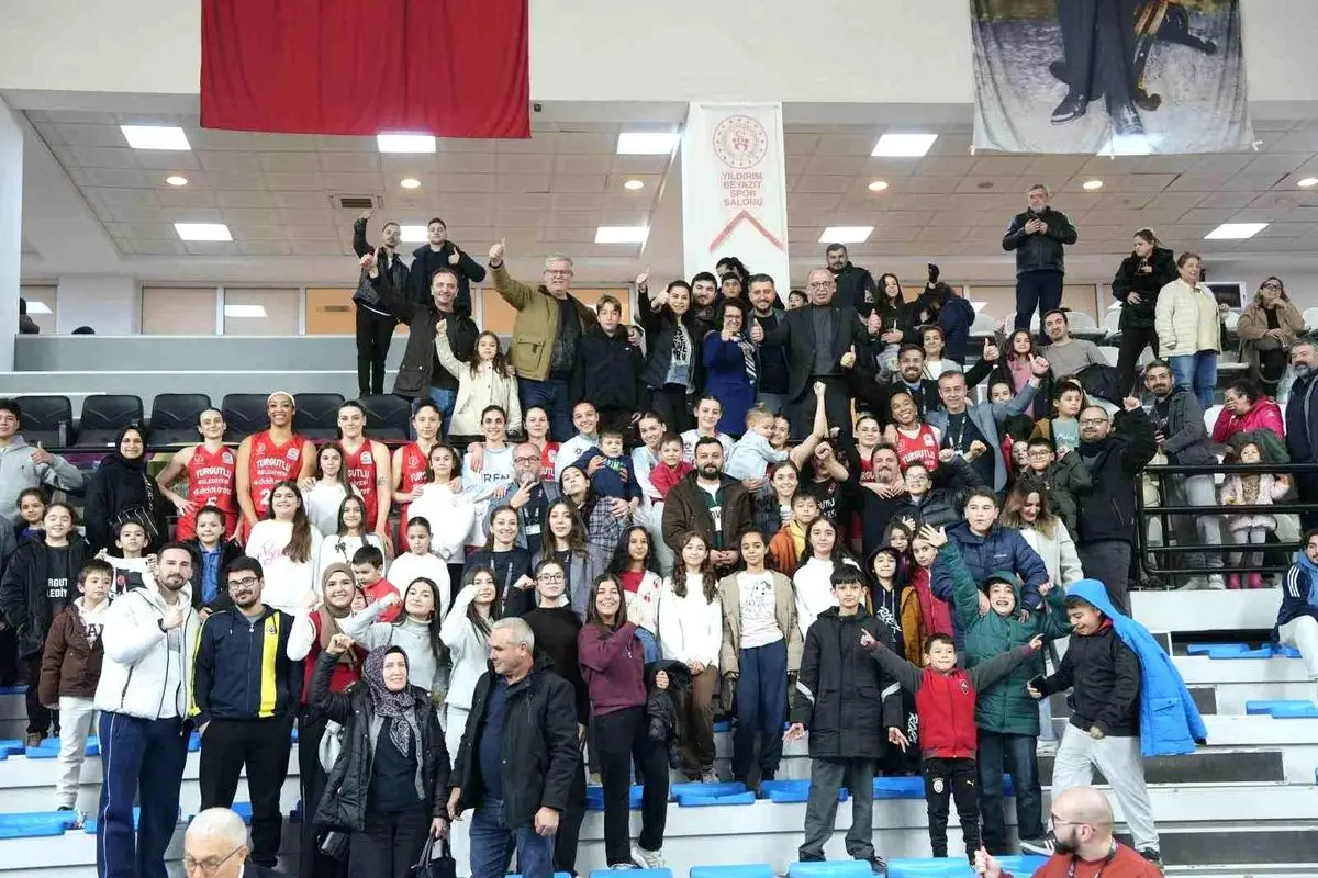 Turgutlu Belediyespor Kadın Basketbol Takımı