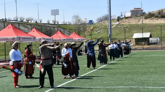 Boyabat'ta Geleneksel Okçuluk Şöleni: 12 Okuldan 32 Sporcu Yarıştı