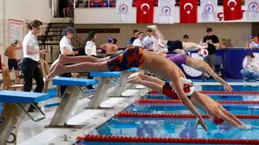 Düzce Belediye Spor Akademisi 5. Ulusal Yüzme Şenliği'nde Birinci Oldu