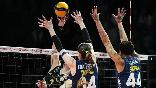 Fenerbahçe, VakıfBank'ı 3-2 Mağlup Ederek Play-off Serisini Dengeledi