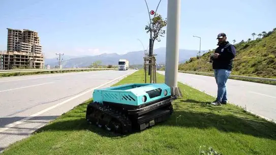 Hatay’da Yeşil Alan Bakımına Otomatik Robotlar Geldi