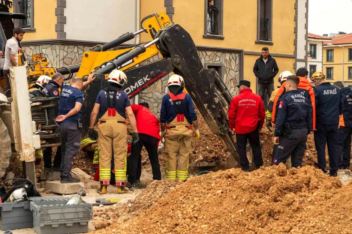 Manisa Şehzadeler'de Altyapı Çalışması Sırasında İşçi Göçükte Hayatını Kaybetti