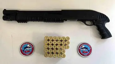 Arnavutköy'de Taksi Kontrolünde Ruhsatsız Silah ve Mühimmat Ele Geçirildi