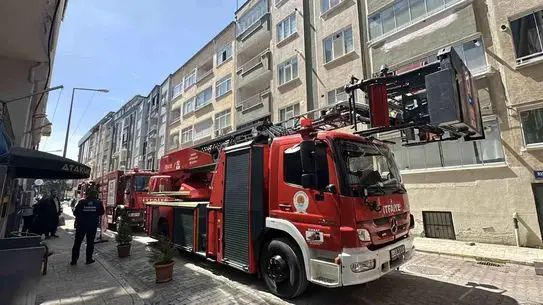 Atakum’da Balkon Yangını: Koltuk Alev Aldı, İtfaiye Hızlı Müdahale Etti