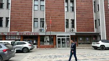 Eşme Belediyesi Başkanı Yılmaz Tozan ve Eşi Gözaltına Alındı: İrtikap Soruşturması Detayları