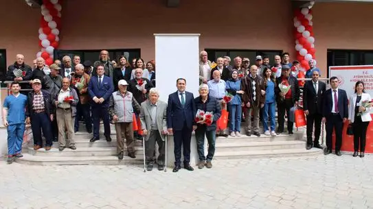 Efeler'de Yeni Huzurevi Kapılarını Açtı: 30 Yaşlı Çınarla İlk Gün