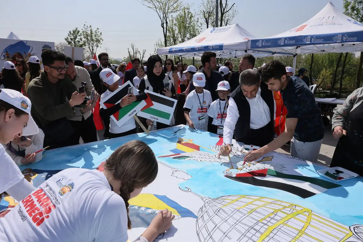 Esenler'de Barış Ekmeği Festivali Çocukların Ellerinde Şekillendi