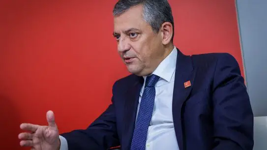 CHP Genel Başkanı Özgür Özel, İspanya’da Sosyal Demokrasi Zirvesinde Andreas Babler ile Buluştu