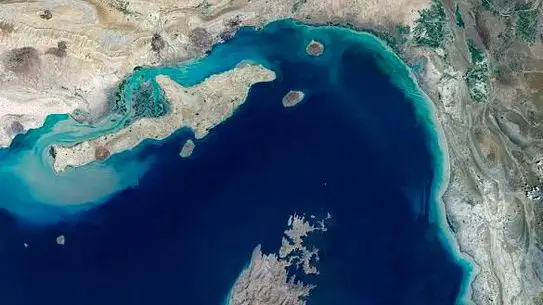 İran, Hürmüz Boğazı’ndaki Deniz Trafiği Kısıtlamalarını Kaldırdı