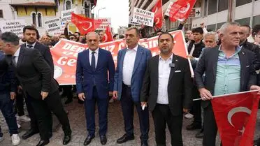 Kemeraltı Esnafı Otopark Sorununu Durdurmak İçin Kepenk Kapatma Eylemi Düzenledi