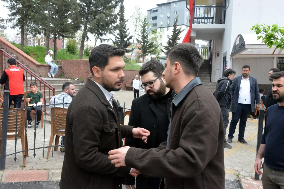 Ayla Kara sınıfta öğrencileriyle