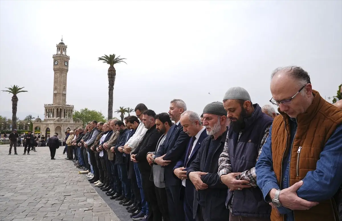 İzmir ve Çevre İllerde Kahramanmaraş Saldırısının Kurbanlarına Gıyabi Cenaze Namazı